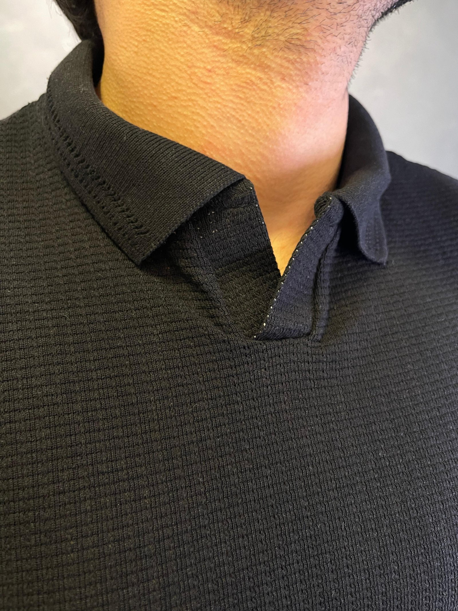 Polo V Louse Preto - Imagem 2